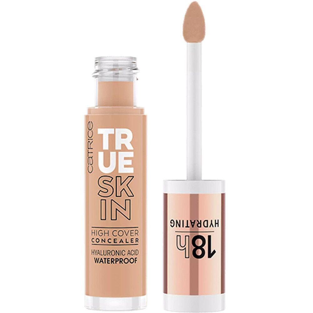 Concealer-Flakon mit Applikator. Aufschrift: Catrice True Skin, High Cover Concealer, Hyaluronsäure, Waterproof. Offener Deckel, Applikator sichtbar.