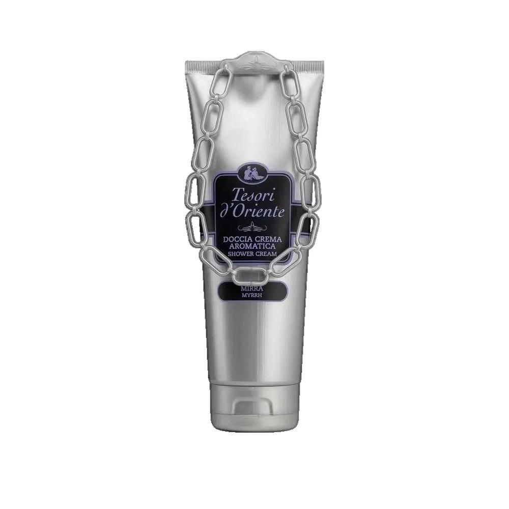 Silberfarbene Tube mit Kette. Aufschrift: Tesori d'Oriente, Doccia Crema Aromatic, Mirra. Produktverpackung.
