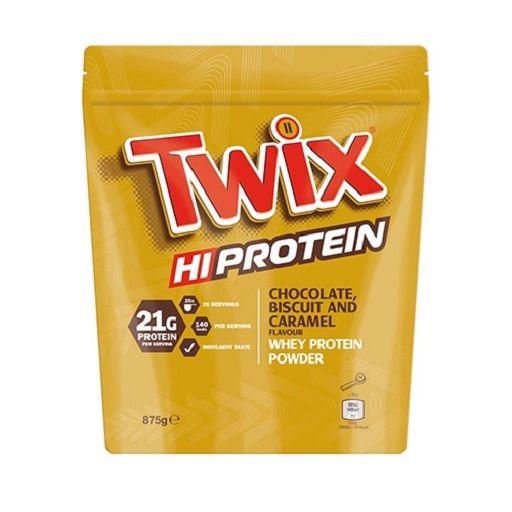 Gelbe Tüte mit rotem "Twix Hi Protein"-Logo. Enthält 21g Protein pro Portion. Geschmack: Schokolade, Keks und Karamell. Molkenprotein-Pulver.