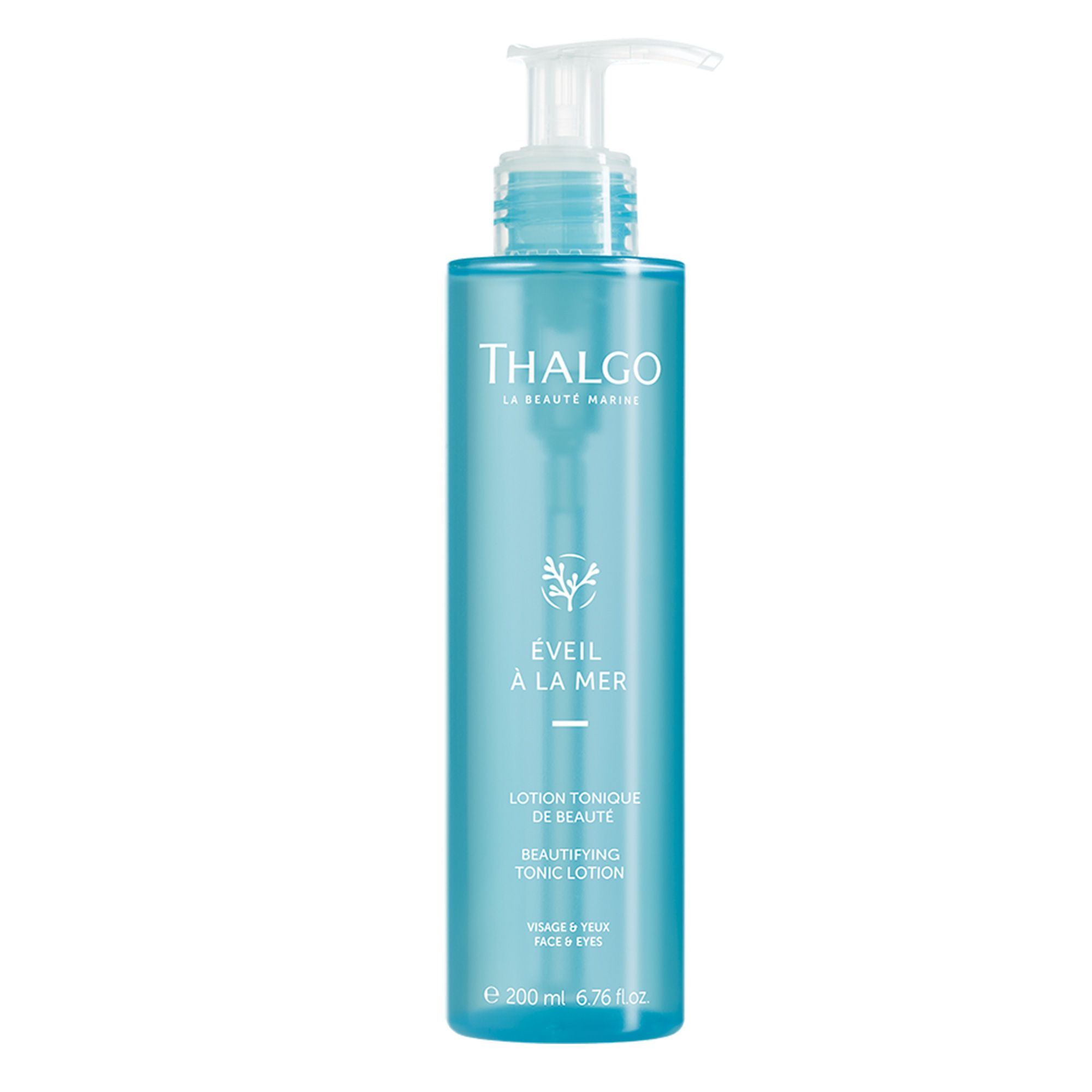 Blau-transparente Flasche mit Pumpe. Aufschrift: THALGO, ÉVEIL À LA MER, Lotion Tonique de Beauté, 200 ml.