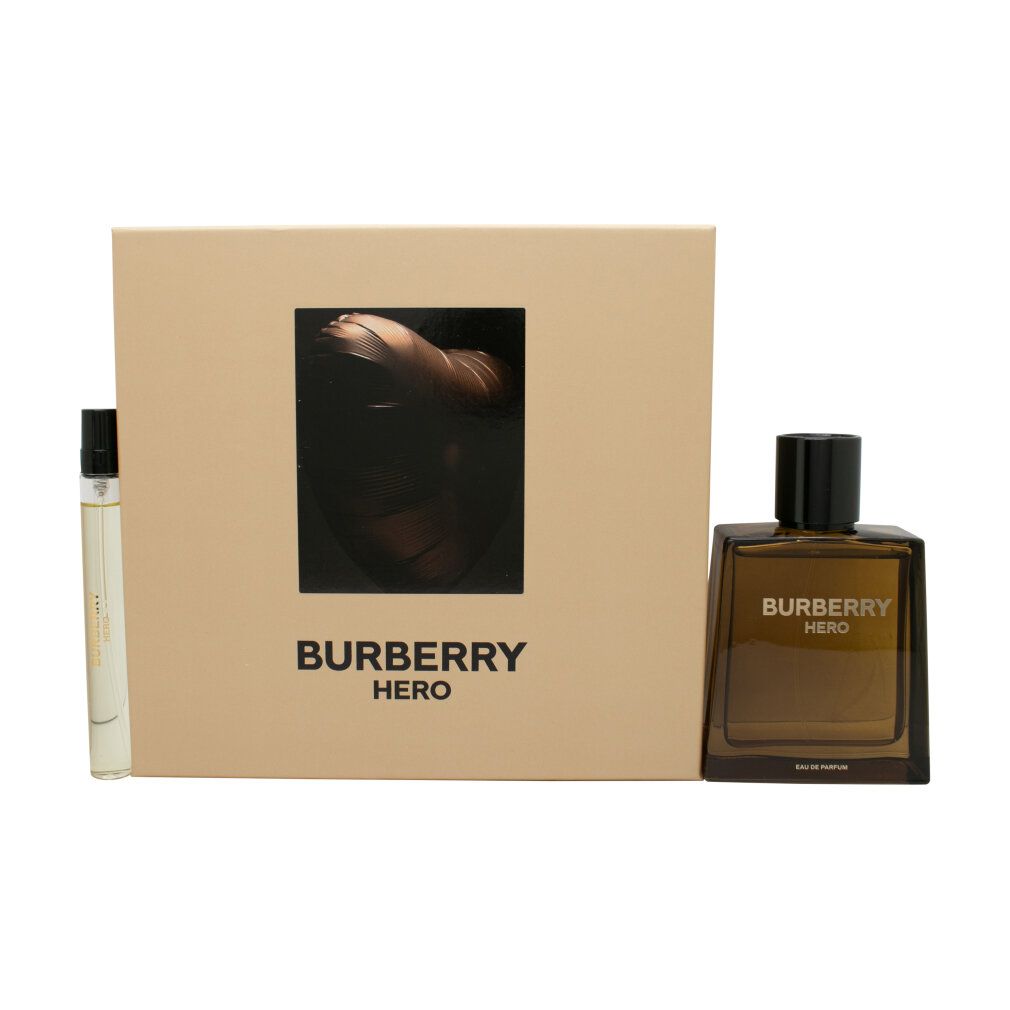 Beige Schachtel, braune Flasche und kleine Sprühflasche. Aufschrift: Burberry Hero.