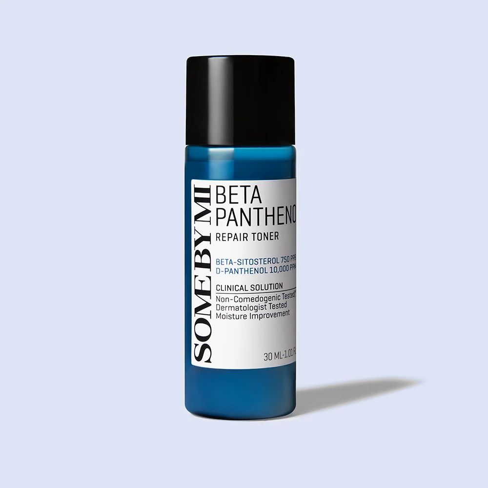 Blaue Flasche mit schwarzem Deckel. Aufschrift: Beta Panthenol Repair Toner, SOME BY MI. Enthält Beta-Sitosterol und D-Panthenol.