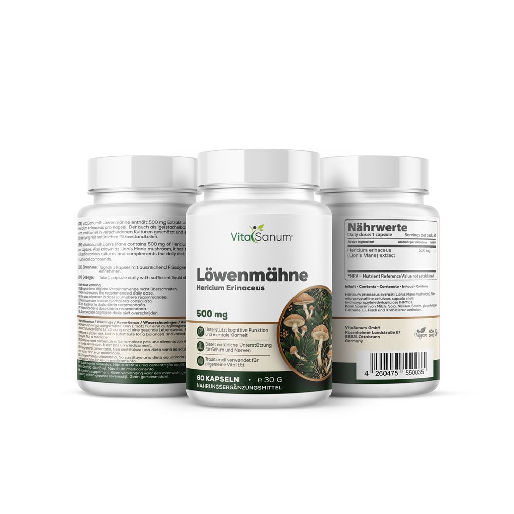 Drei weiße Flaschen VitaSanum® Löwenmähne. Etikett mit Produktname, Pilzabbildung und 60 Kapseln. 500 mg.