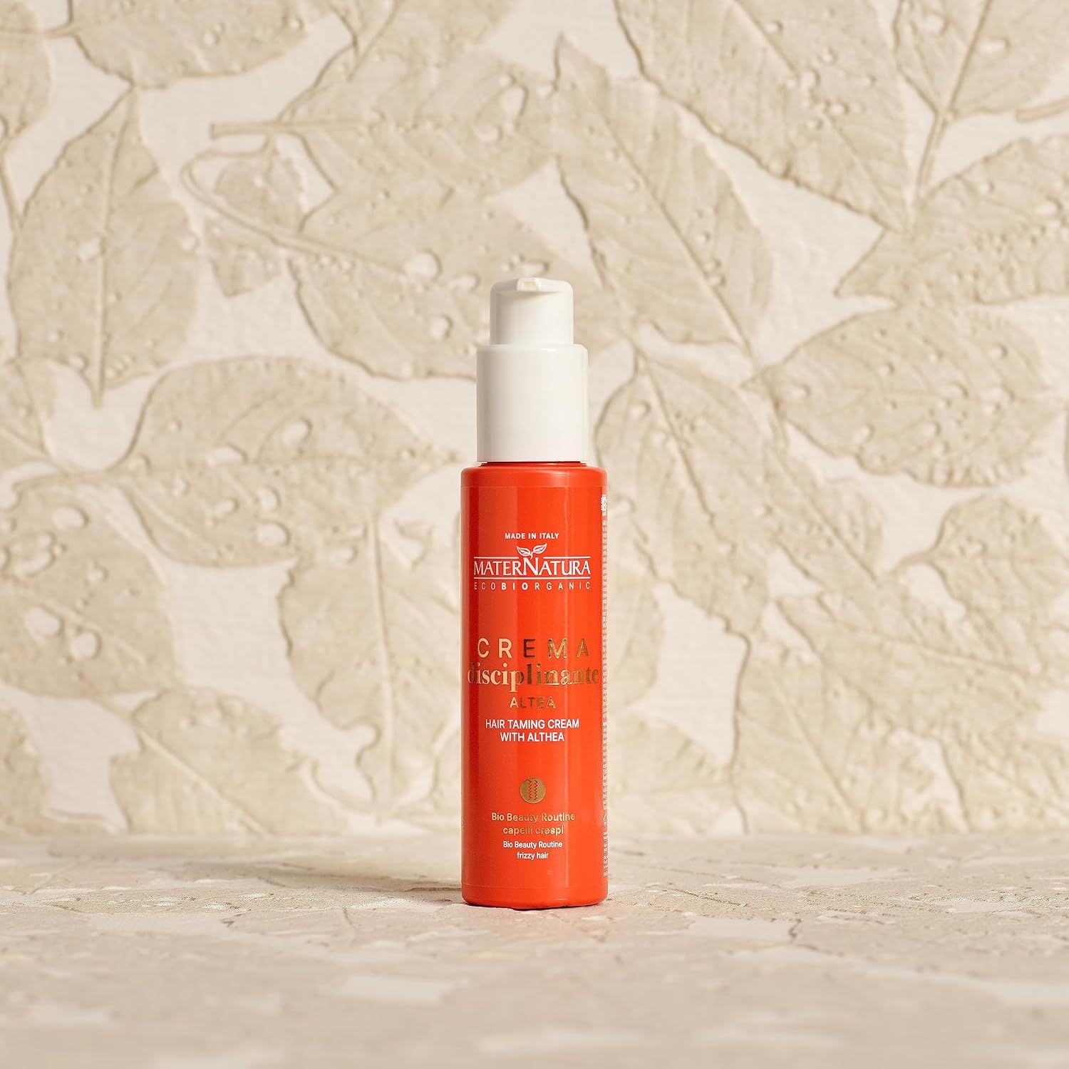 INEBRYA UP to YOU Curl Locken Boost Primer, rote Flasche mit Pumpspender.