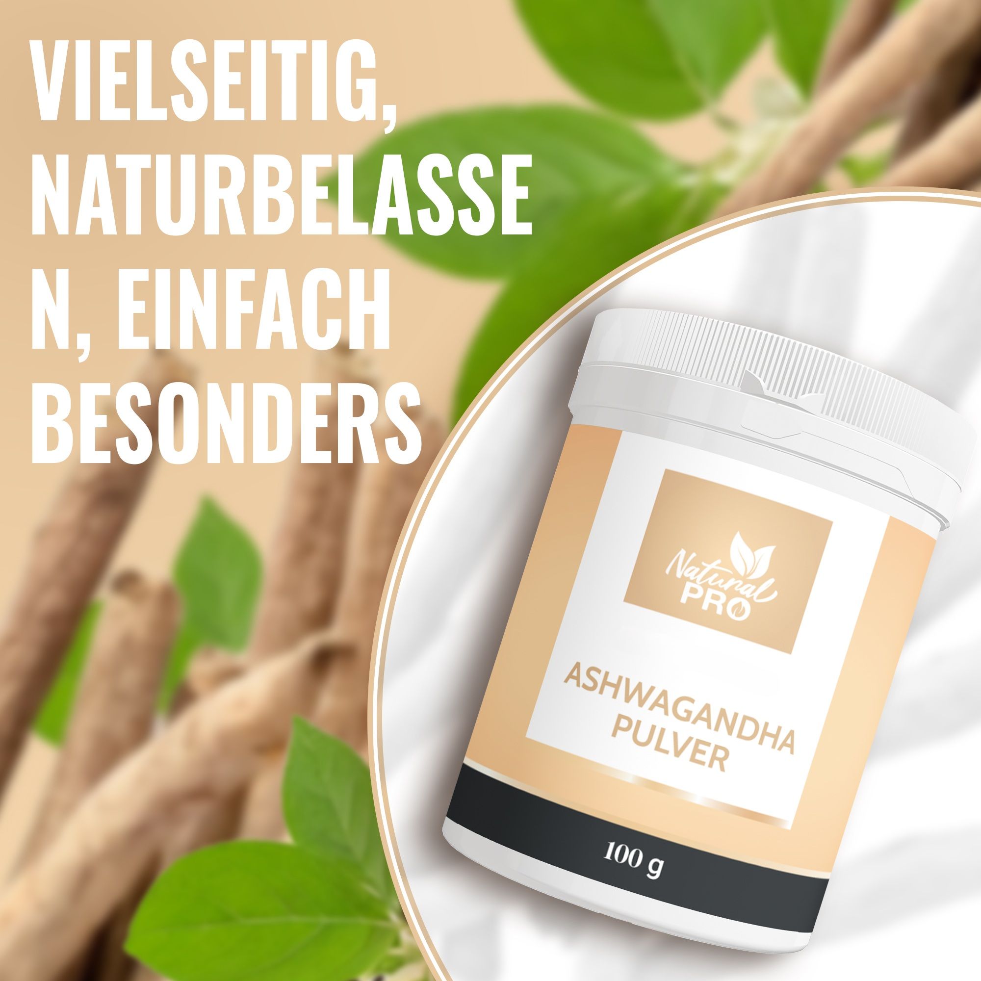 Eine Dose Ashwagandha Pulver mit Text: Vielseitig, naturbelassen, einfach, besonders. Hintergrund: Ashwagandha-Wurzeln und Blätter.
