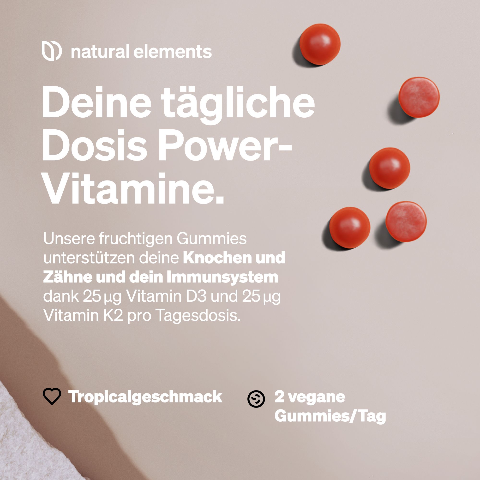 Rote Gummies. Text: Deine tägliche Dosis Power-Vitamine. 2 vegane Gummies/Tag. Tropicalgeschmack.
