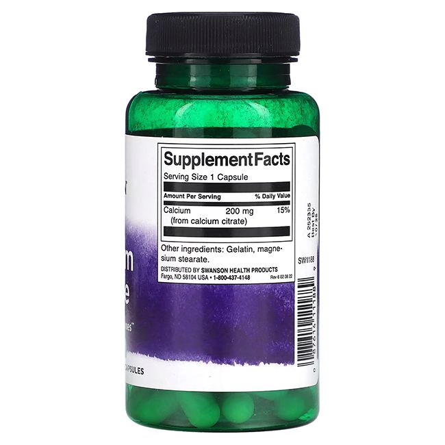 Grüne Kapseln in einer grünen Flasche. Etikett mit Nährwertangaben: Calcium 200 mg (aus Calciumcitrat).