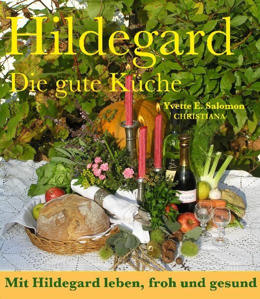 Buchcover mit Titel "Hildegard - Die gute Küche". Aufschrift "Mit Hildegard leben, froh und gesund". Dekoration mit Essen und Kerzen.