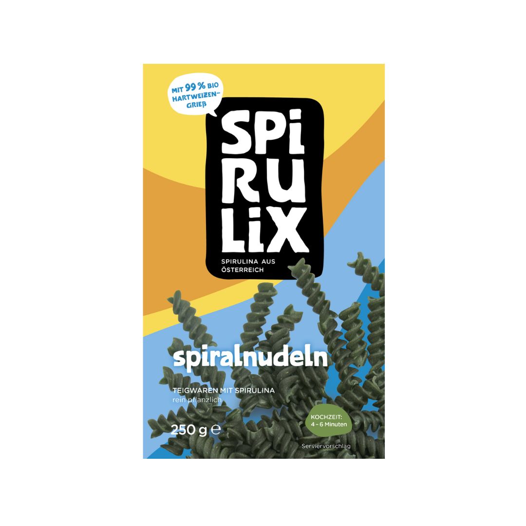 Verpackung mit Spirulix Spiralnudeln. Grünliche Spiralnudeln, 250g. Aufschrift: Spirulina aus Österreich.