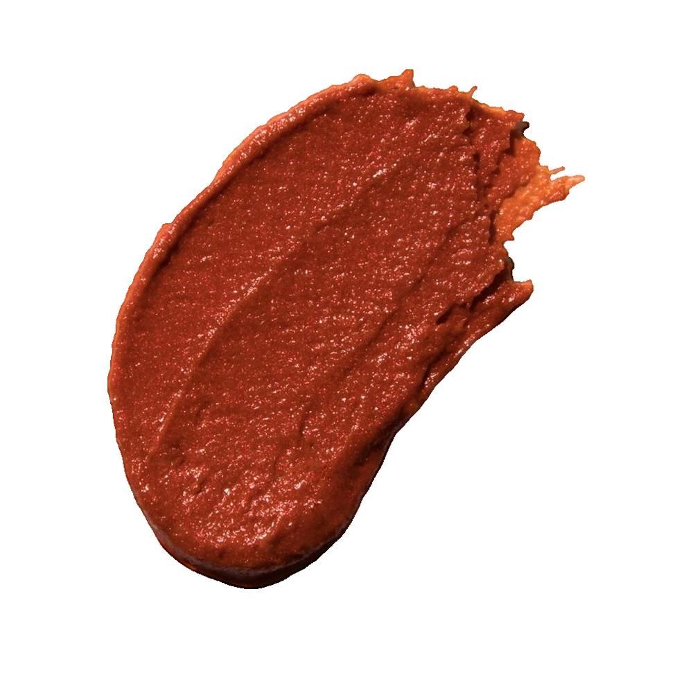 Ausgestrichene, rote Paste auf weißem Hintergrund. Textur sichtbar.