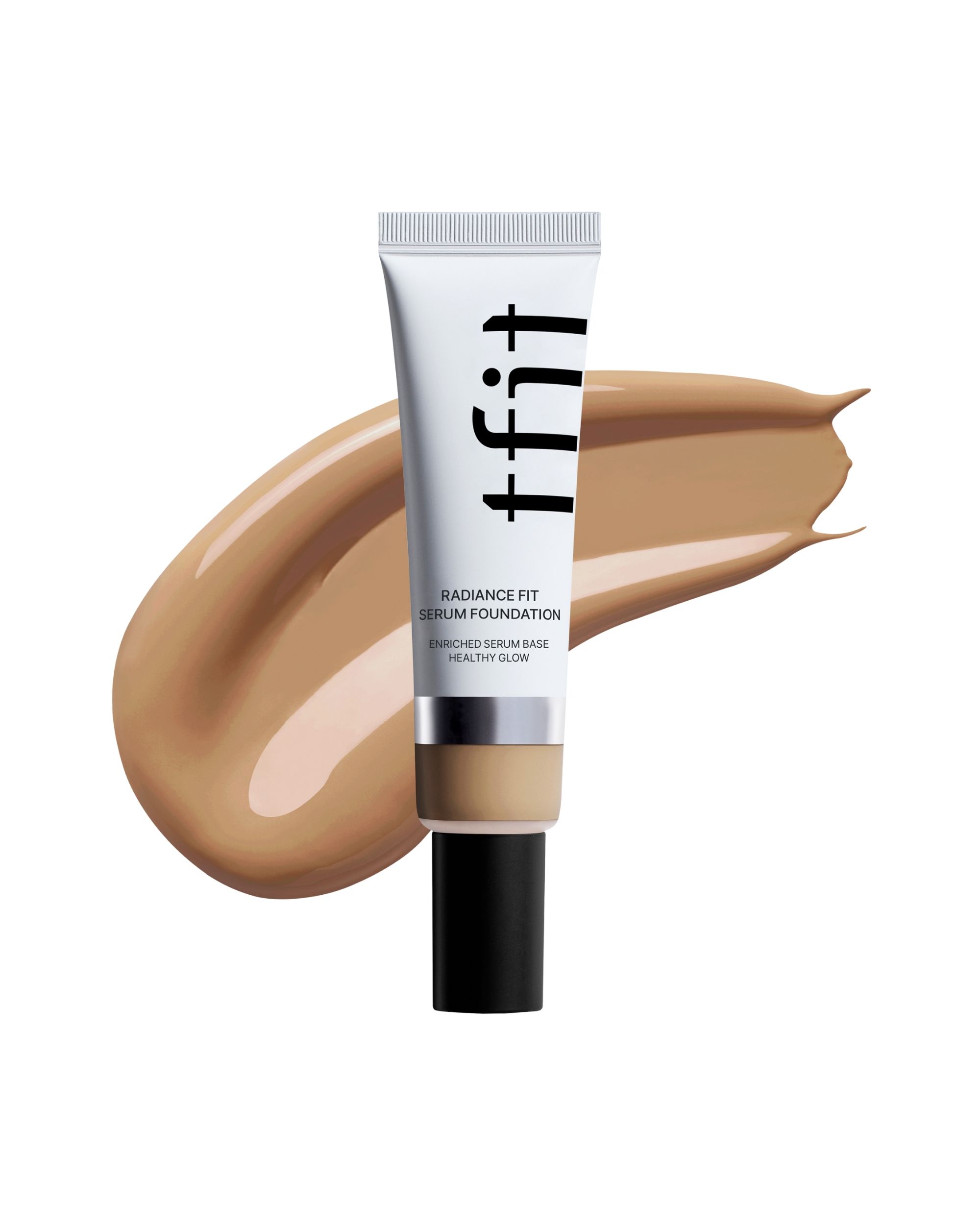 Tube mit TFIT Radiance Fit Serum Foundation. Farbton aufgetragen. Weißer Tube, schwarzer Deckel, Produktname und Text.