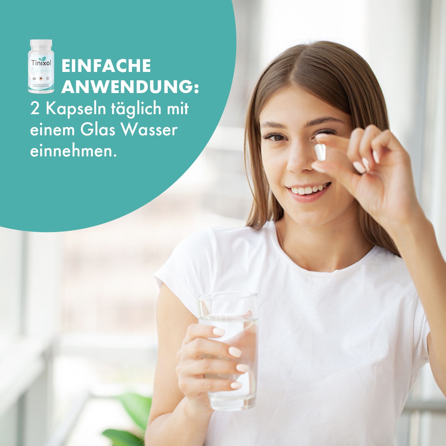 Frau hält Kapsel und Glas Wasser. Text: Einfache Anwendung: 2 Kapseln täglich mit einem Glas Wasser einnehmen. Flasche Tinixol im Hintergrund.