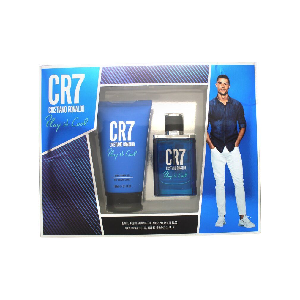 Geschenkset mit CR7-Produkten, darunter Duschgel und Eau de Toilette. Abgebildet ist Cristiano Ronaldo. Verpackung in Blau und Weiß.