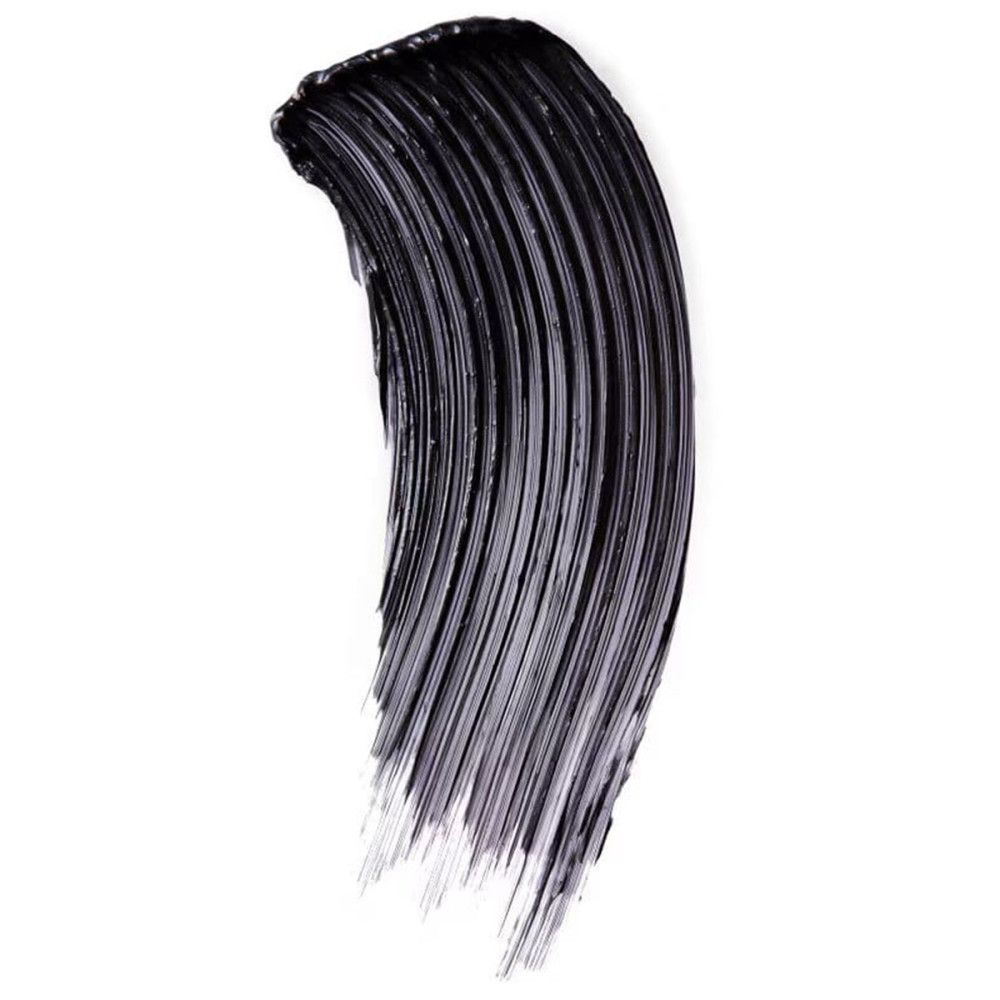 Schwarzer Mascara-Strich auf weißem Hintergrund. Textur sichtbar.