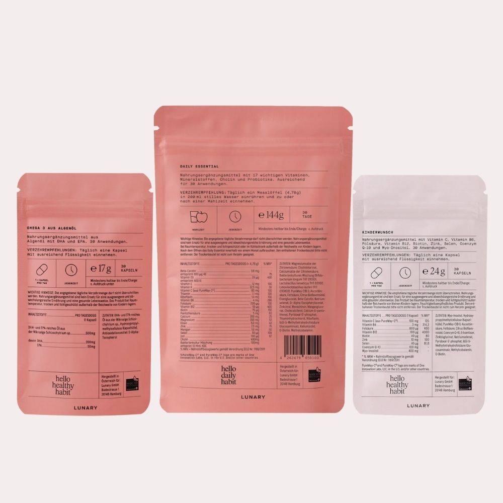 Drei Beutel des LUNARY Kinderwunsch Sets. Rosa und weiß, mit Text und Inhaltsangaben. Verschiedene Größen.