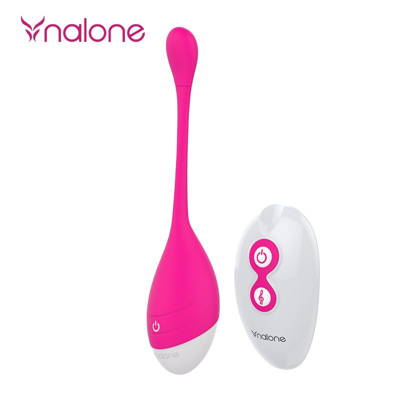 Rosa Vibrator mit Fernbedienung. Der Vibrator hat eine längliche Form mit einem runden Kopf. Die Fernbedienung ist weiß mit rosa Knöpfen.