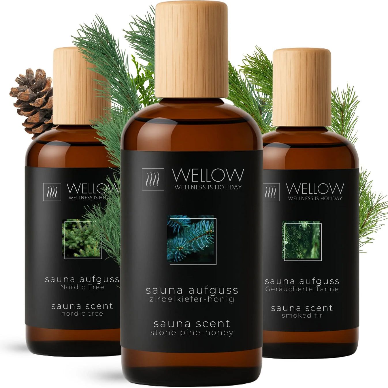 Drei Flaschen mit Holzdeckel. Schwarze Etiketten mit Text und Abbildungen. Aufschrift: Wellow, Saunaaufguss, Sauna Scent.