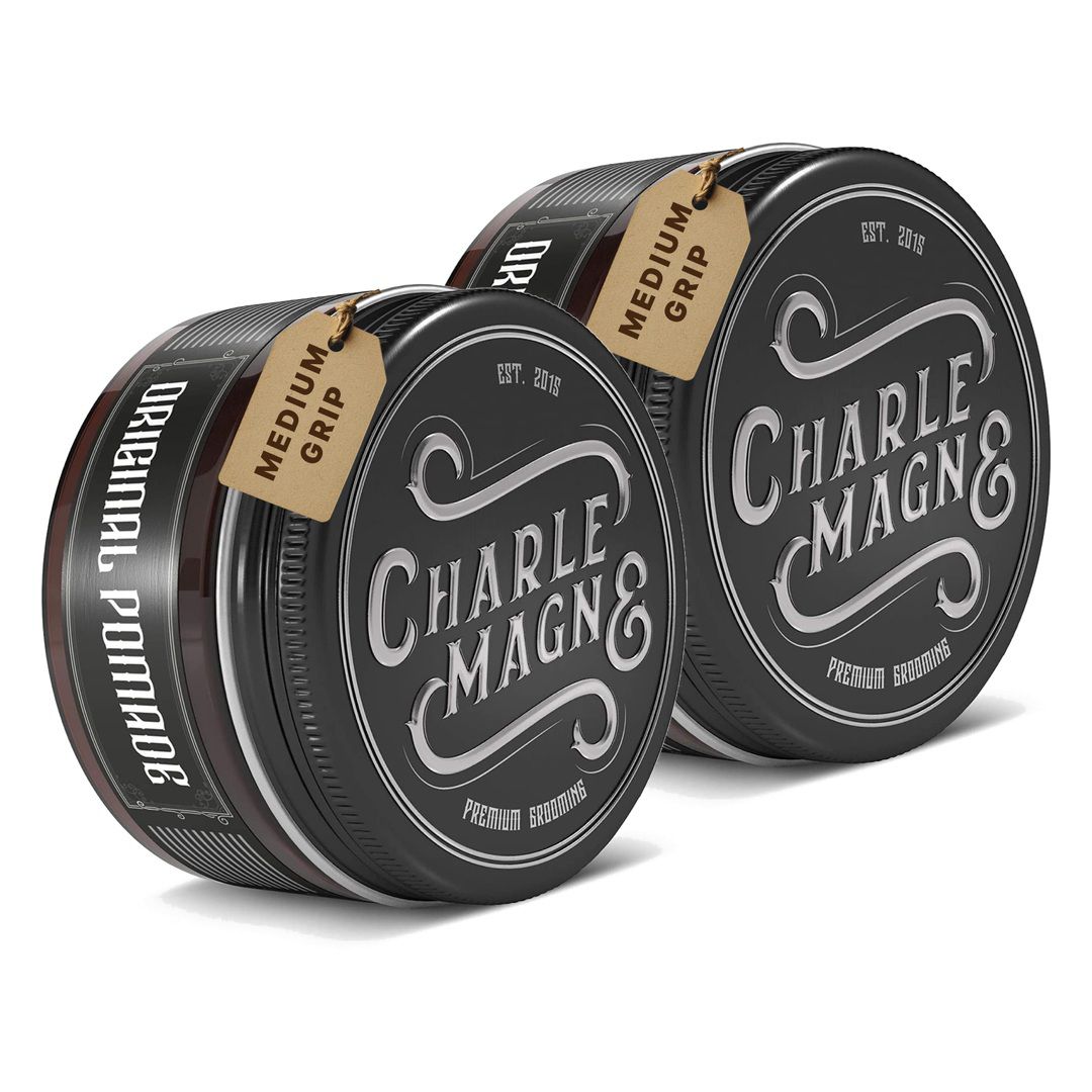 Drei Dosen mit "CHARLE MAGNE" und "MATTE POMADE" Etiketten, "STERKE GRIP" Anhänger.