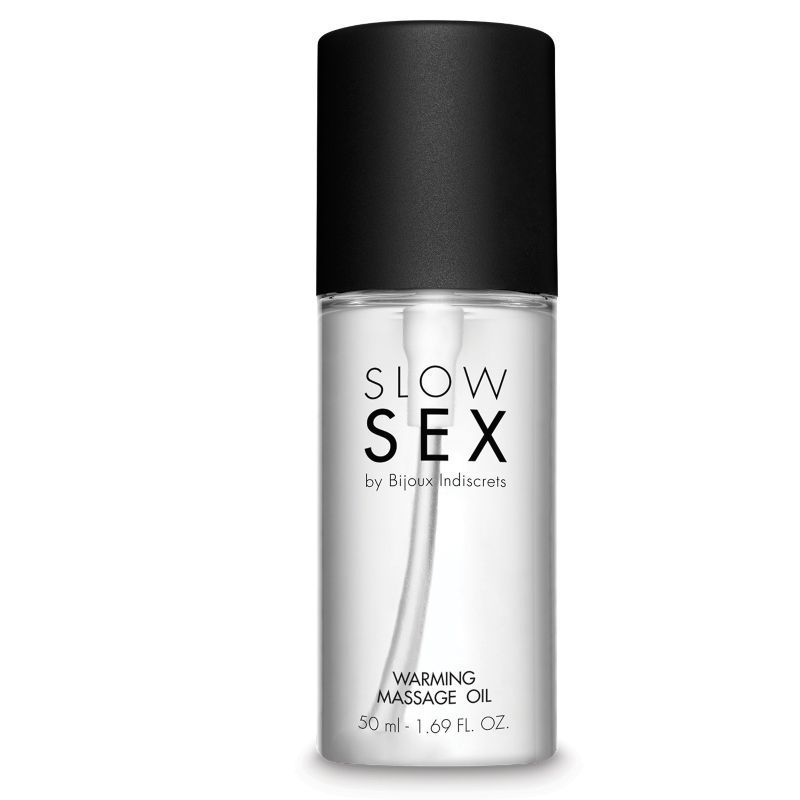 Klarflüssiges Massageöl mit schwarzem Deckel. Aufschrift: SLOW SEX by Bijoux Indiscrets. Bezeichnung: Warming Massage Oil.