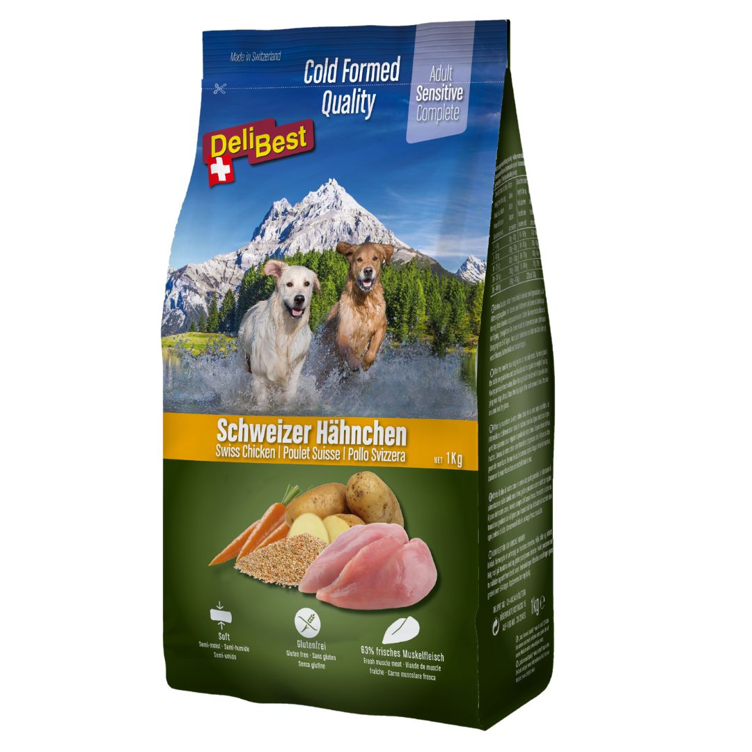DeliBest Hundefutter-Sack "Schweizer Hähnchen" mit zwei Hunden, Bergen und Zutaten.