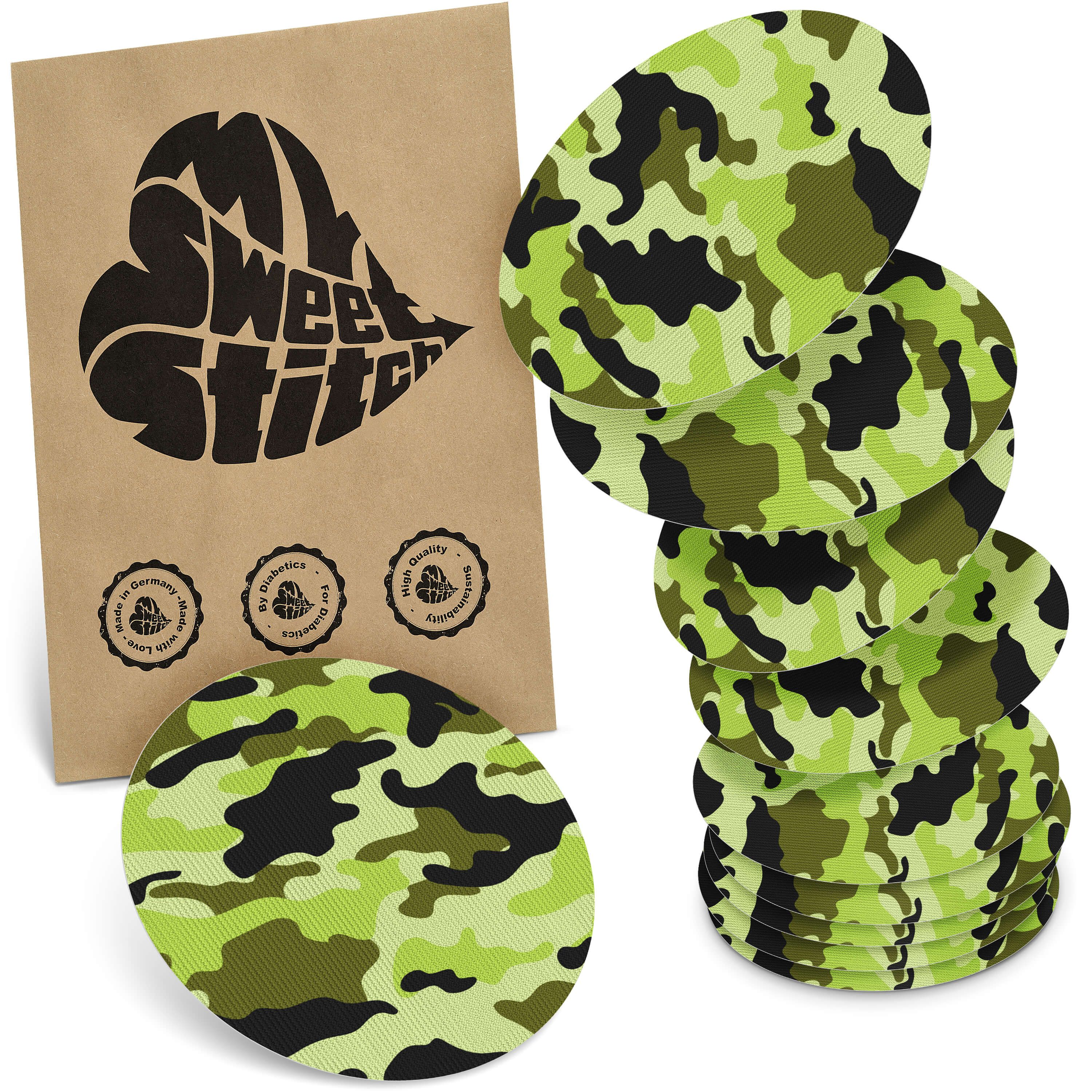 Oval geformte Pflaster mit Tarnmuster. Braune Verpackung mit Logo und Siegeln. Stapel von Pflastern.