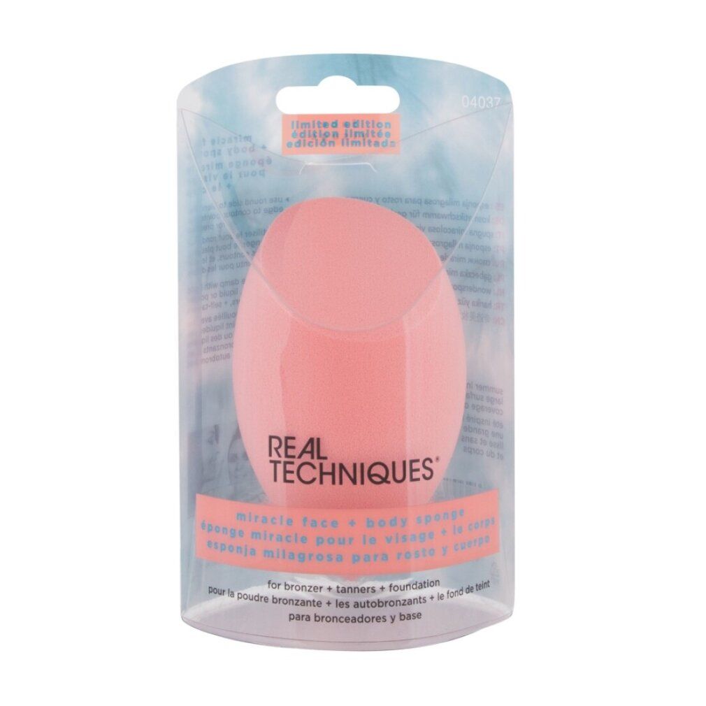 Ein pfirsichfarbener Miracle Face + Body Sponge von Real Techniques in limitierter Auflage, verpackt in einer durchsichtigen Hülle.