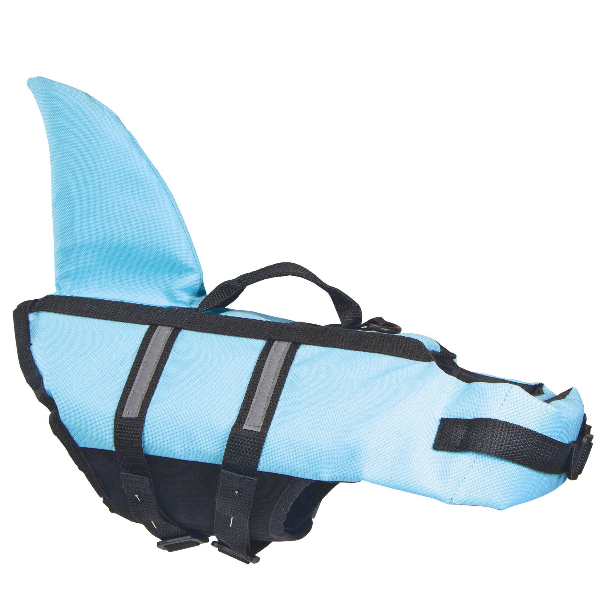Hellblaue Hunde-Schwimmweste mit Haifischflosse. Schwarzes Gurtzeug, Tragegriff und reflektierende Streifen. Nahaufnahme.