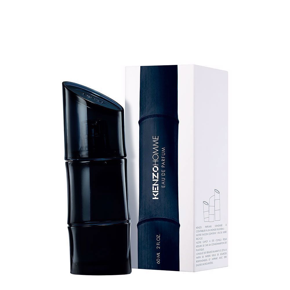 Schwarzes Parfümflakon in Bambusform und Verpackung. Weißer Karton mit Produktnamen und Logo. 60 ml.