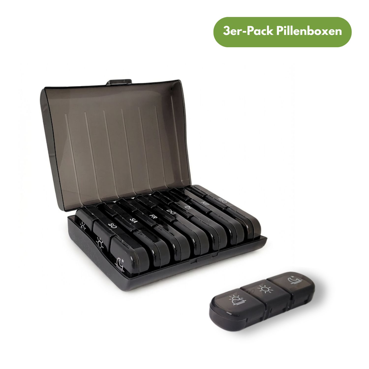 Schwarze Tablettenbox mit 7 Fächern, geöffnet. Ein separates 3-Fächer-Modul liegt daneben. Aufschrift: 3er-Pack Pillenboxen.