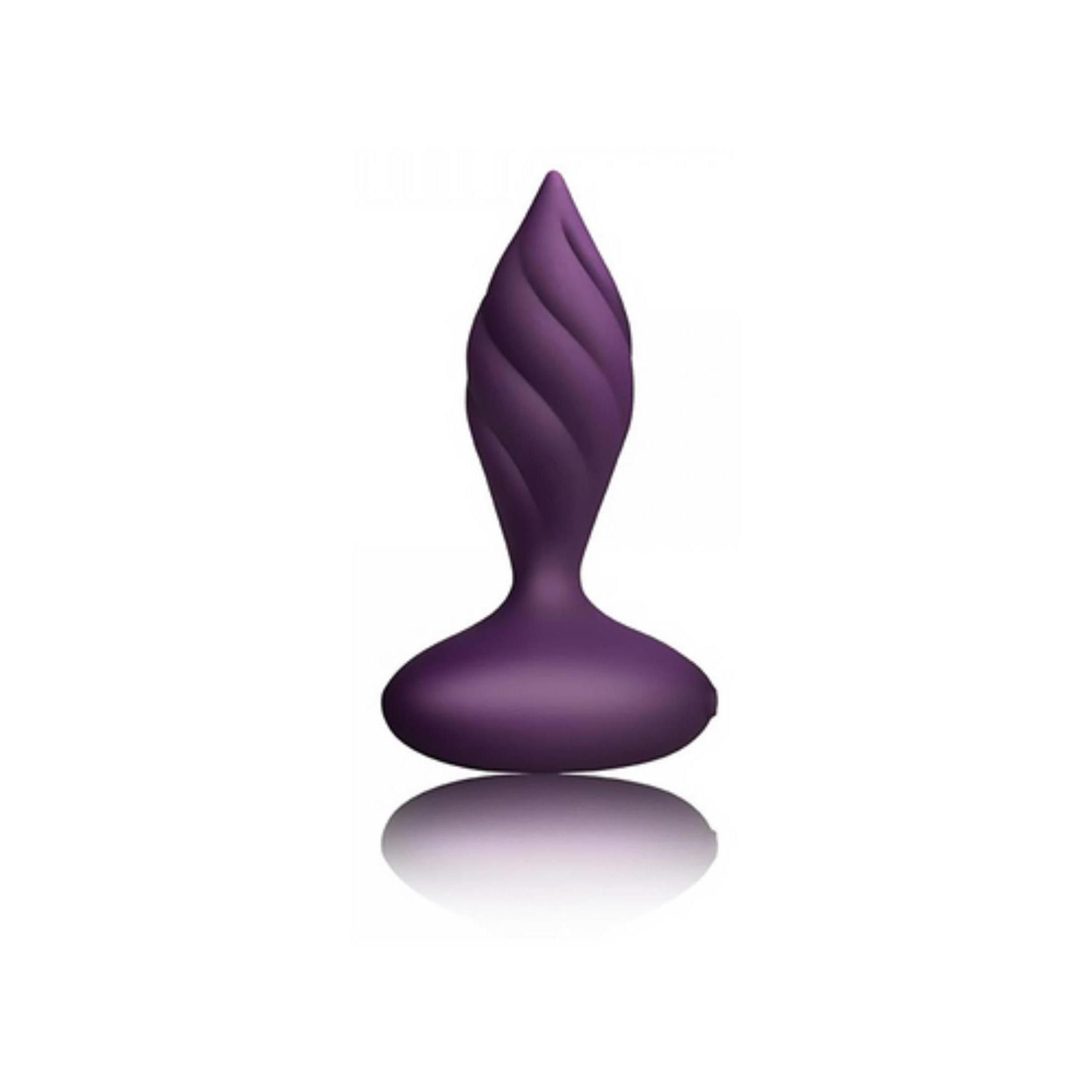Lila Analstimulator mit gerillter Spitze und breiter Basis.