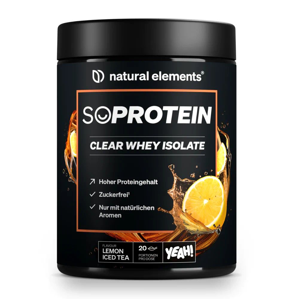 Schwarze Dose mit "natural elements" und "SOPROTEIN CLEAR WHEY ISOLATE". Zitrone und Flüssigkeit im Hintergrund. "Zuckerfrei".