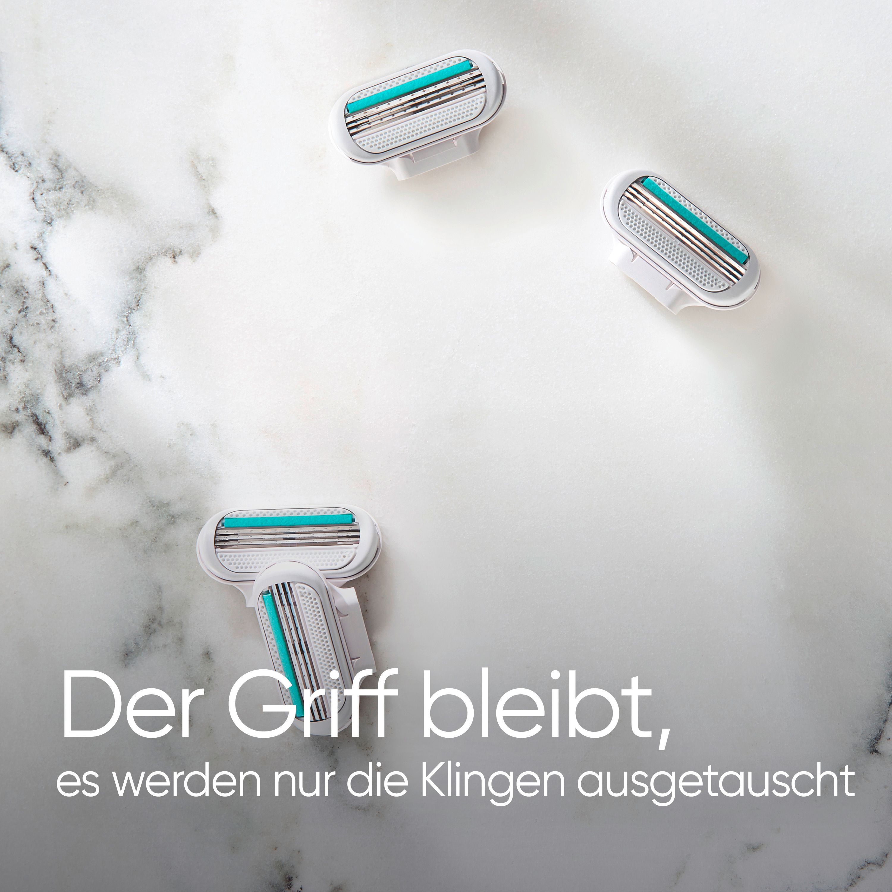 Drei Rasierklingen. Text: Der Griff bleibt, es werden nur die Klingen ausgetauscht. Klingen in Weiß und Türkis.