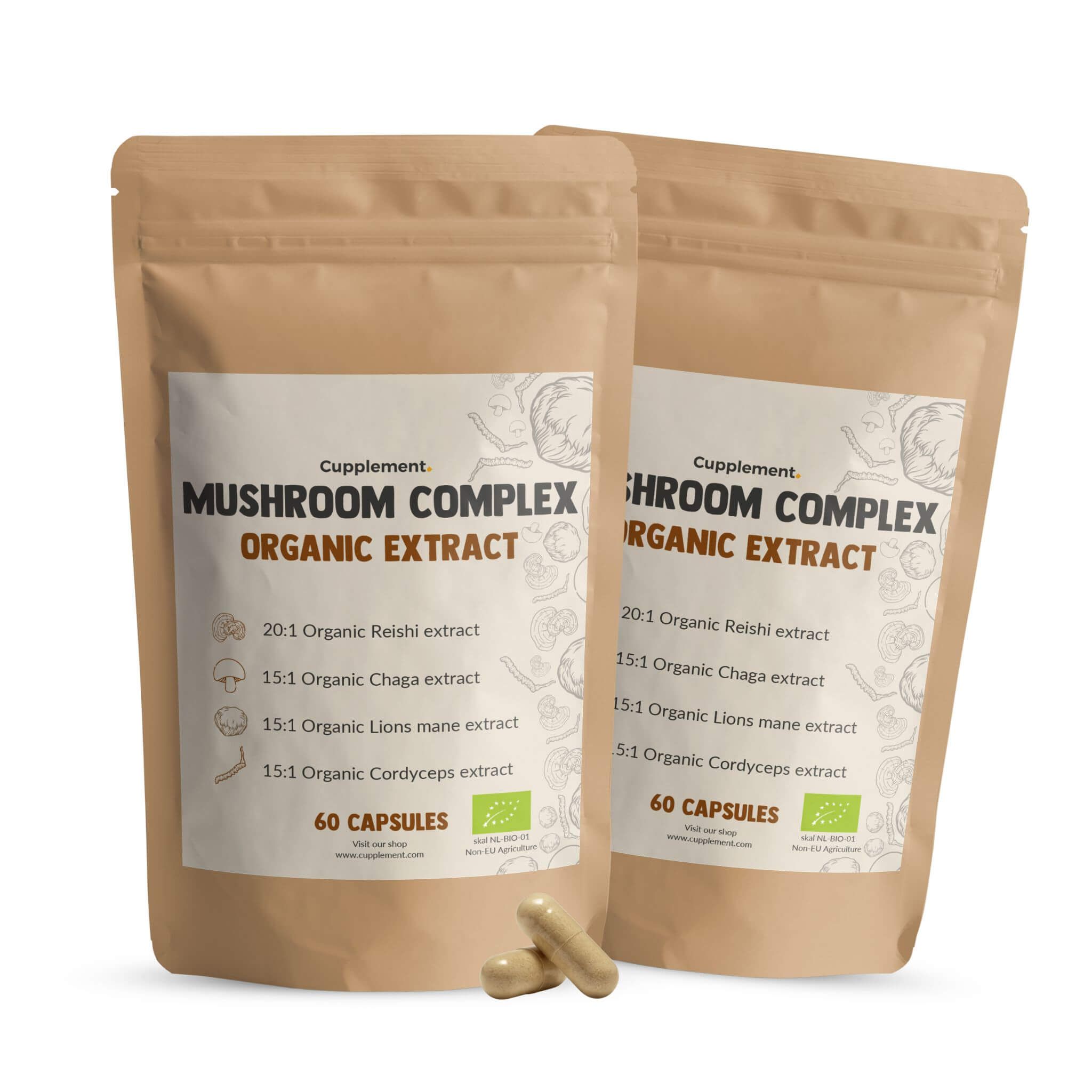 Zwei Beutel Cupplement Pilz Complex. Braune Papierverpackung mit Aufdruck. 60 Kapseln. Mit Bio-Siegel.