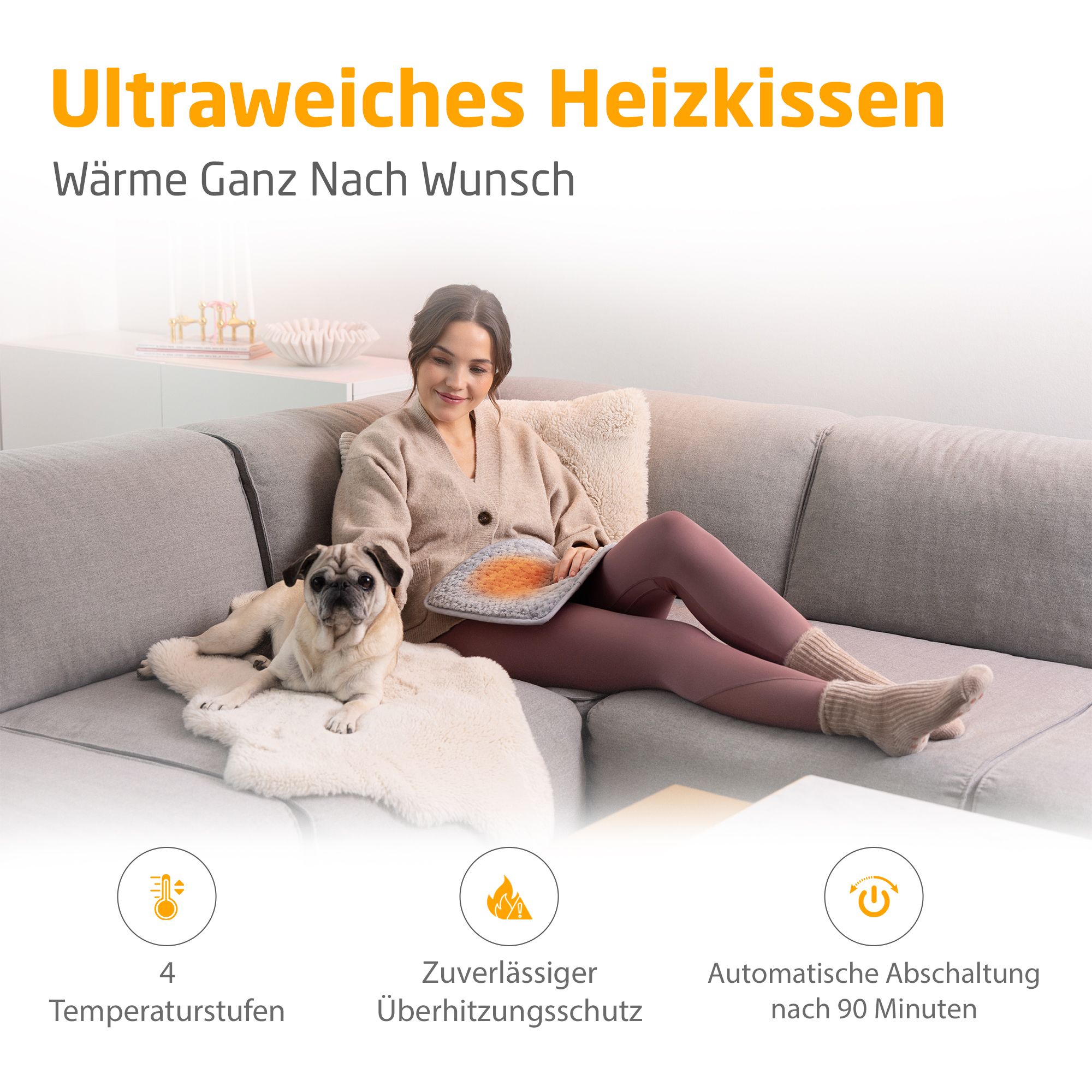 Hellgraues Heizkissen. Frau sitzt auf Sofa mit Hund. 4 Temperaturstufen, Überhitzungsschutz, automatische Abschaltung.