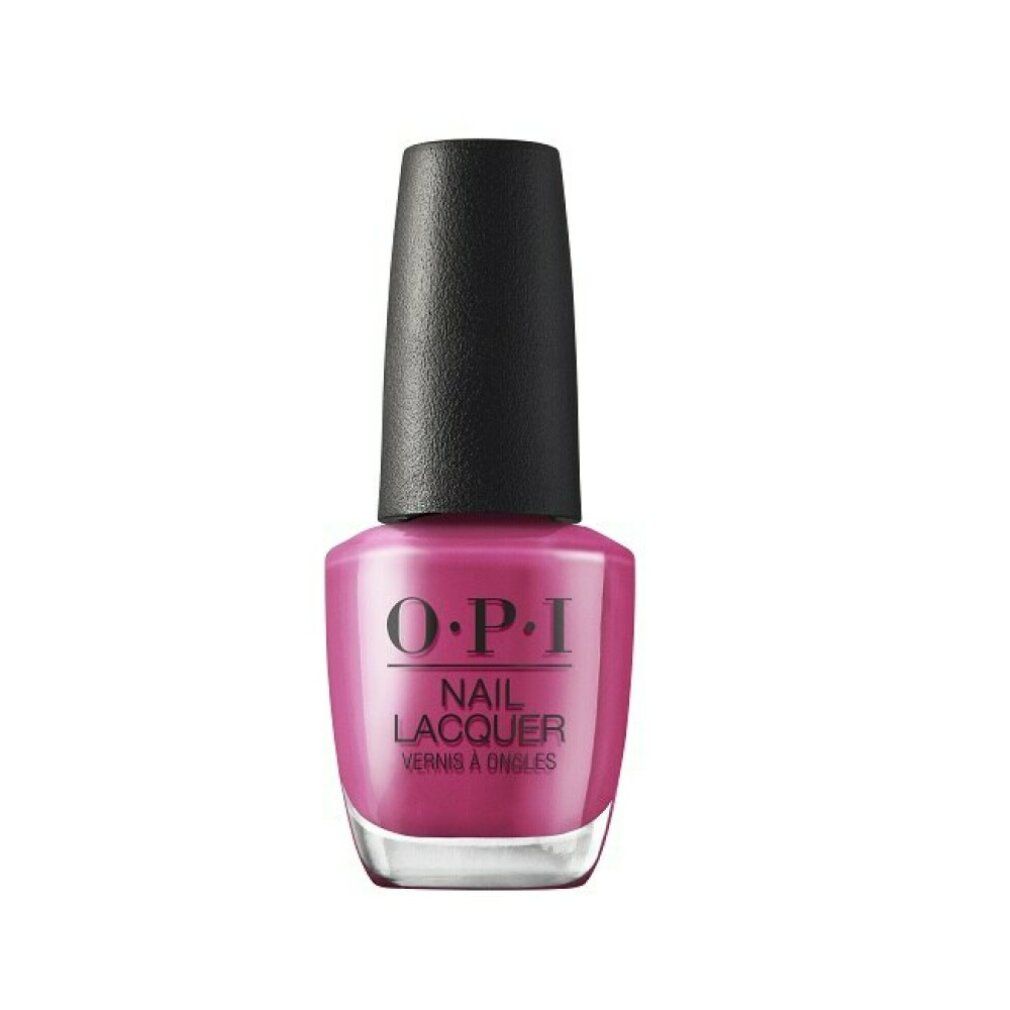 Pinkfarbener Nagellack in einer Flasche mit schwarzem Deckel. OPI Nail Lacquer.