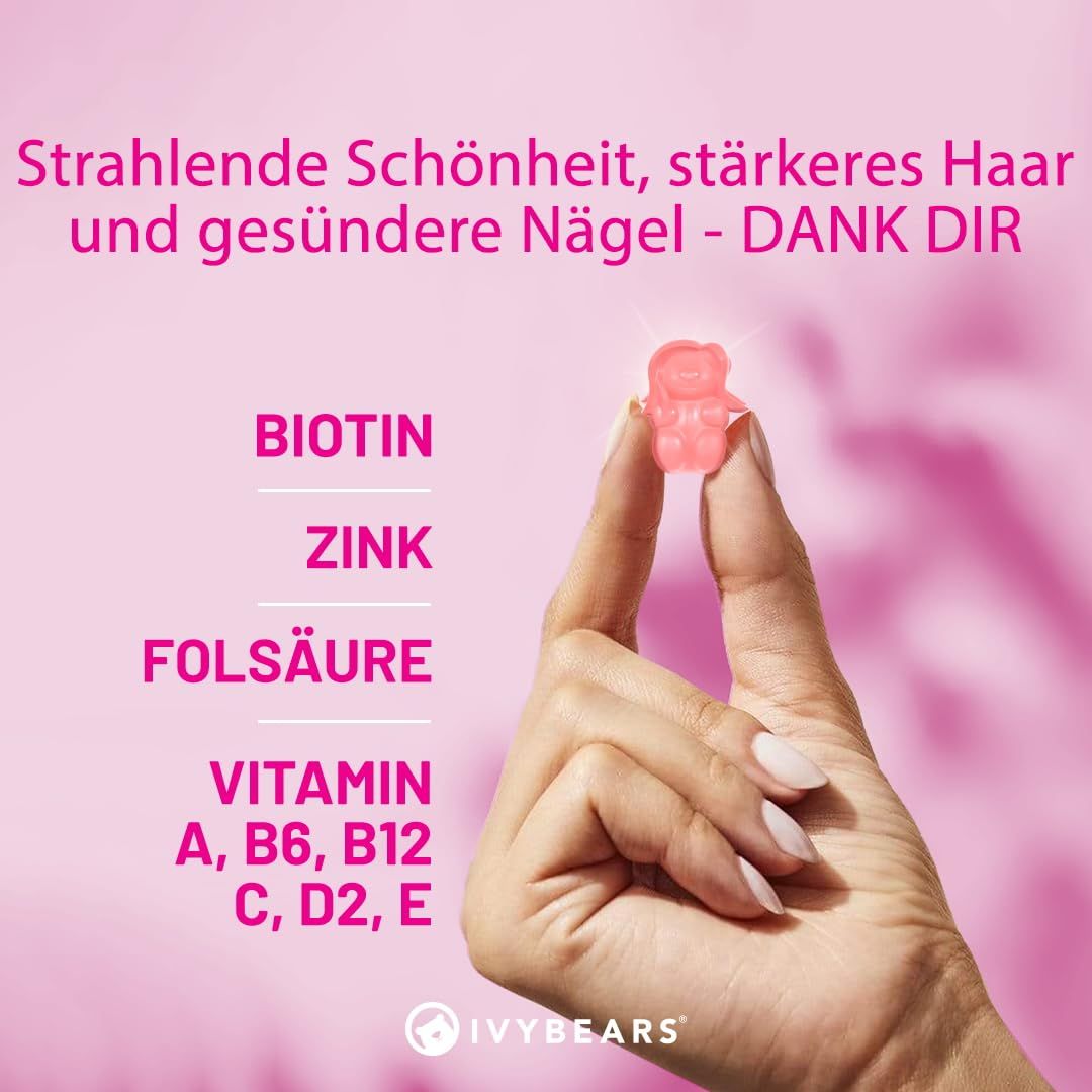 Frau hält ein Gummibärchen. Aufschrift: „IvyBears Women's Hair“. Pinker Hintergrund.