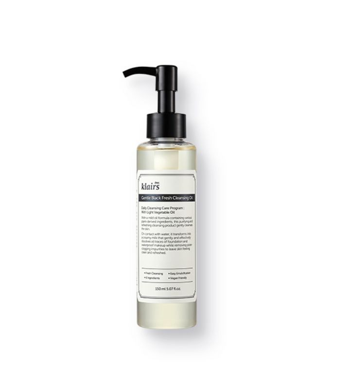Klairs Gentle Black Fresh Cleansing Oil in einer transparenten Flasche mit schwarzem Pumpkopf. Produktetikett sichtbar.