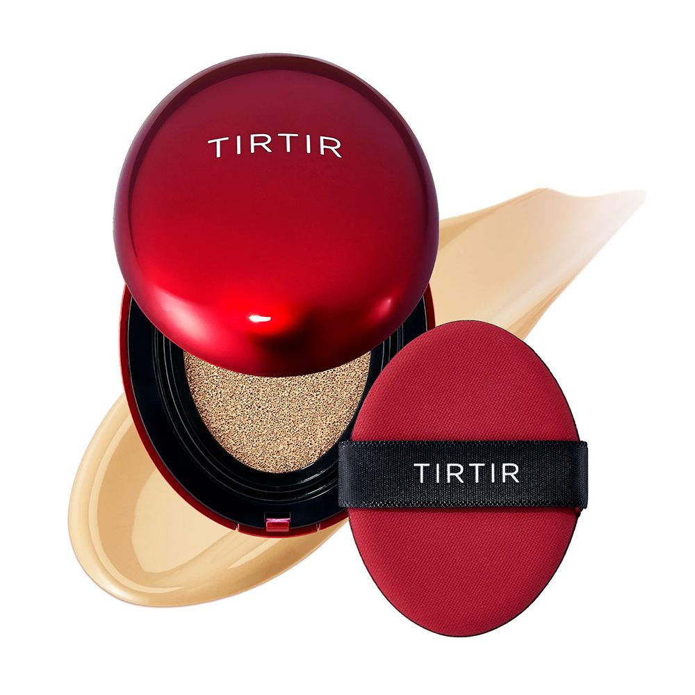 Rote Tirtir Cushion-Verpackung, geöffnet, mit Schwämmchen und Produktprobe.