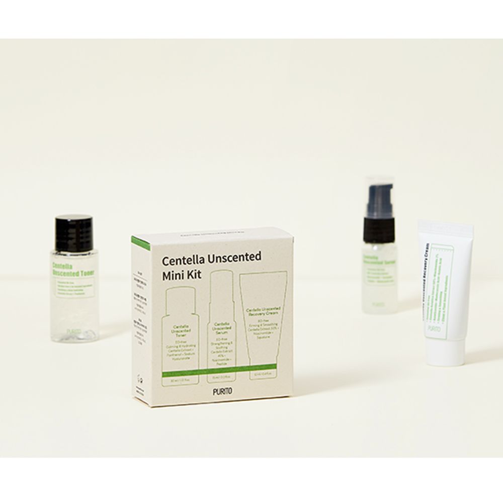 Mini-Kit mit Toner, Serum und Creme. Karton mit Produktabbildungen. Toner, Serum und Creme stehen im Hintergrund.