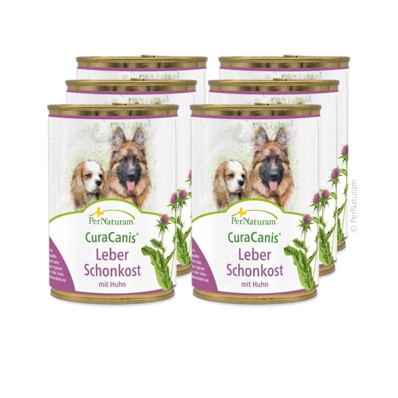 Mehrere Dosen CuraCanis Leber Schonkost mit Huhn. Aufschrift und Hundeabbildung auf den Dosen.