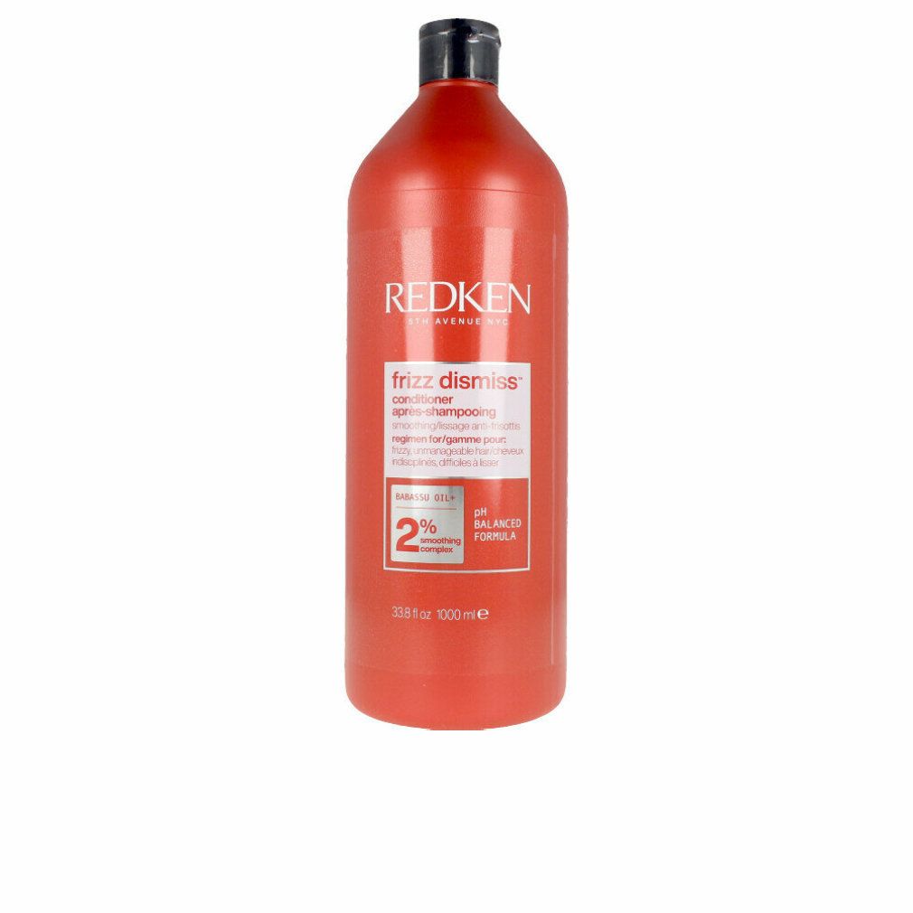 Rote Flasche mit schwarzem Deckel. Aufschrift Redken Frizz Dismiss. Enthält 2% Smoothing Complex. pH-ausgeglichene Formel.