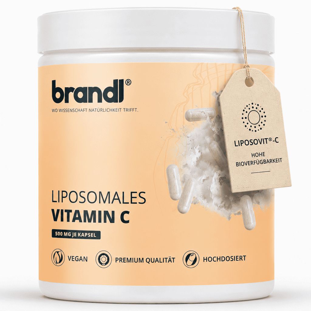 Flasche mit liposomalem Vitamin C, mit Etikett und Anhänger. Hintergrund mit Orangen.