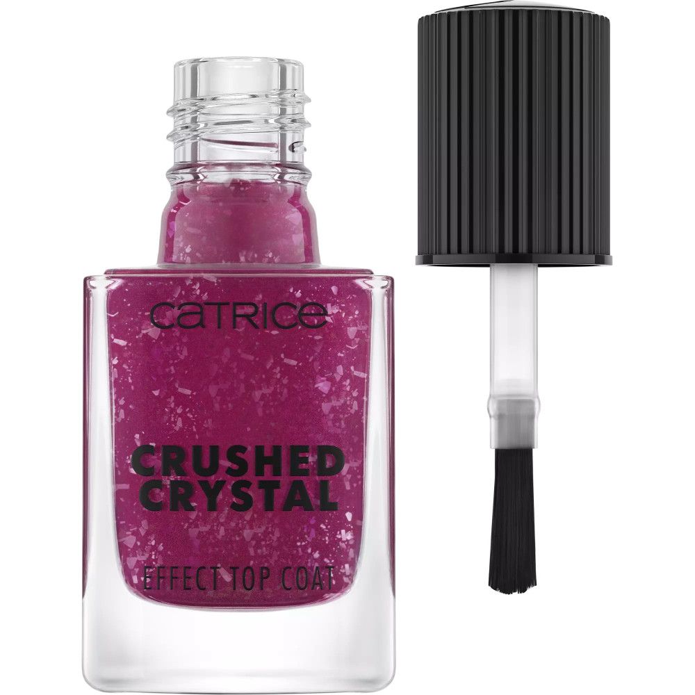 Glasflasche mit schwarzem Deckel und Pinsel. Aufschrift "Catrice" und "Crushed Crystal Effect Top Coat". Inhalt: pinkfarbener Nagellack mit Glitzer.