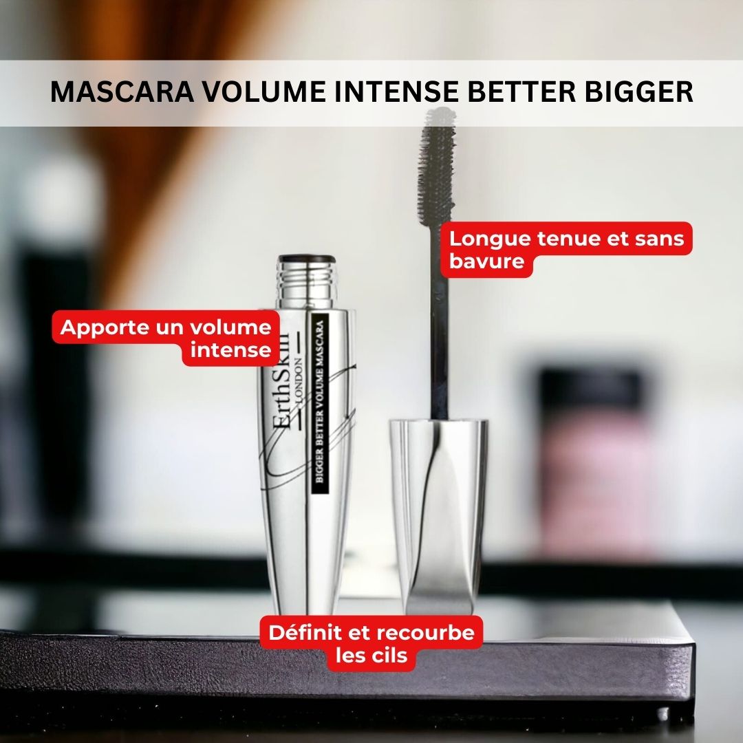 Mascara-Tube mit Bürste. Silberfarbenes Tube mit schwarzer Bürste. Text: 'Bigger Better Volume Mascara'.