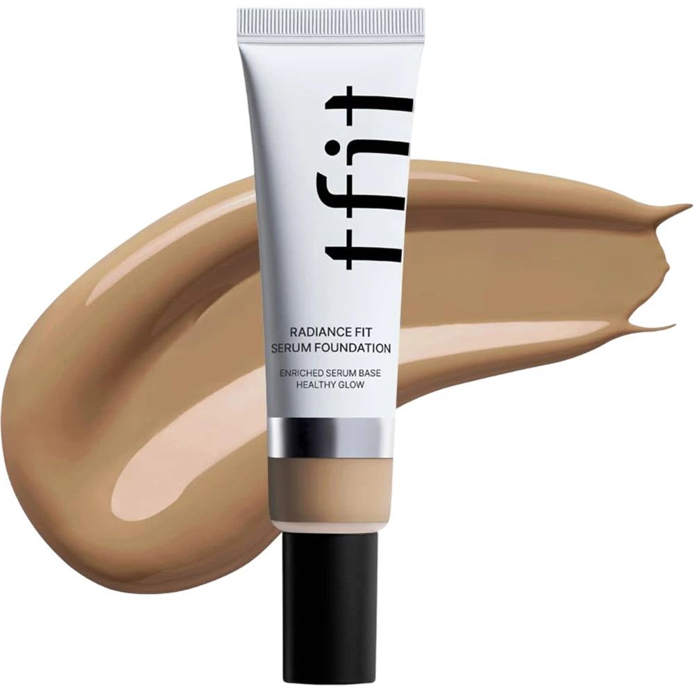 Produktverpackung: Tube mit Foundation. Text: TFIT Radiance Fit Serum Foundation. Enriched Serum Base Healthy Glow.
