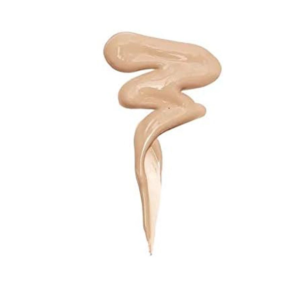 Beigefarbener Concealer-Strich. Flüssige Textur, wellenförmig auf weißem Hintergrund.