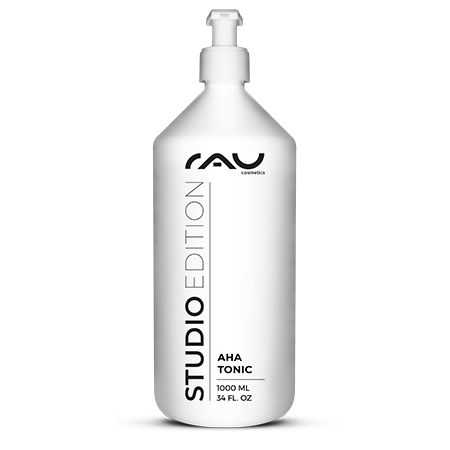 Weiße Flasche mit Pumpe. Text: AHA Tonic, Studio Edition, 1000 ml.