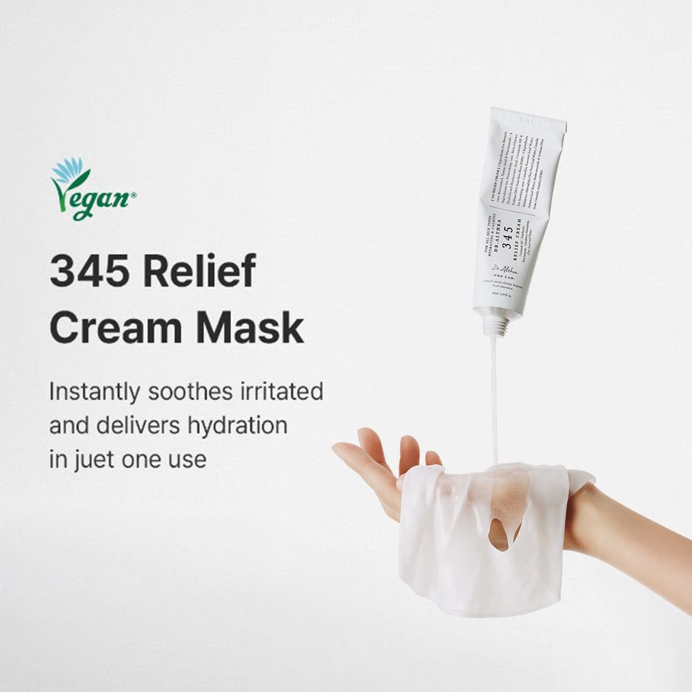 Eine Hand hält eine weiße Tuchmaske, während eine Tube Dr. Althea 345 Relief Cream Mask darauf tropft.