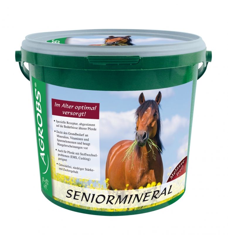 Grüner Eimer mit Aufschrift SENIORMINERAL. Abbildung eines Pferdes. Text: Agrobs, Im Alter optimal versorgt!