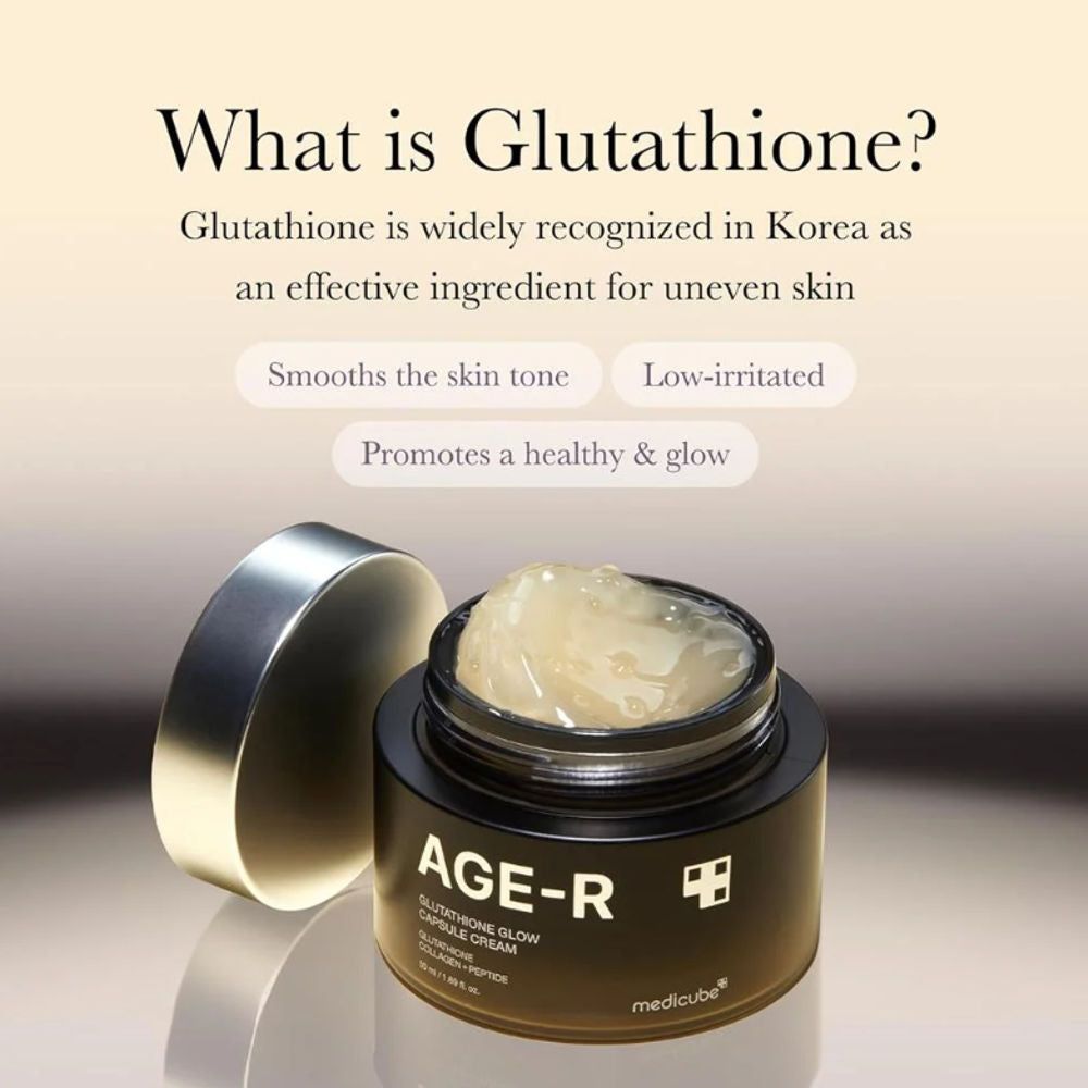 Geöffnetes Cremeglas mit silbernem Deckel. Aufschrift AGE-R und Glutathion Glow Capsule Cream. Creme sichtbar. Marke Medicube.